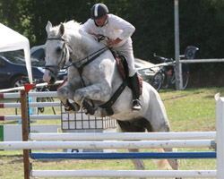 Uwe Knospe vom Reitverein Stargarder Land gehörte zu den erfolgreichen Reitern und gewann ein Springen auf Clouzot.